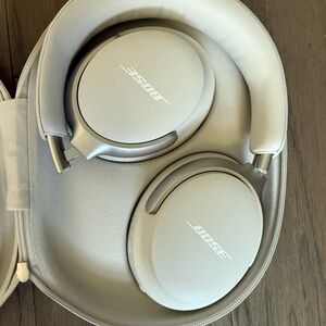 New 2025 quiet comfort ultra wireless noise canceling white smoke